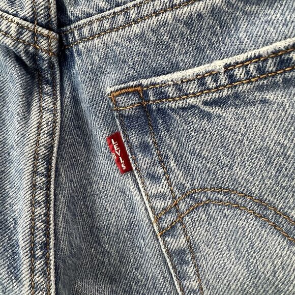 Levi Wedgie Ankle Jeans Straight SZ 25 Premium Denim Light Wash Distressed - Picture 8 of 11